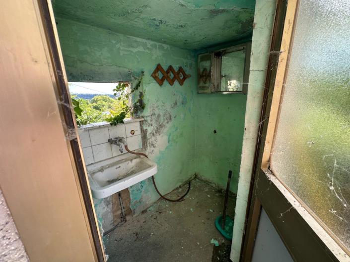 Image No.13-2 Bed Property for sale