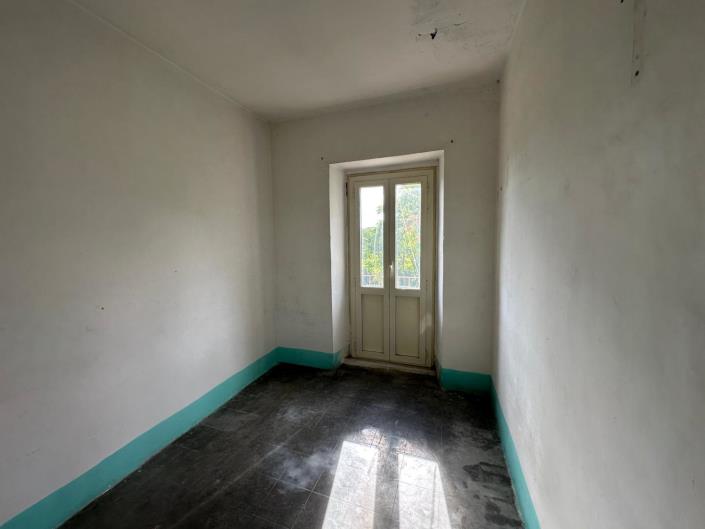 Image No.17-2 Bed Property for sale