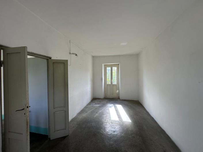 Image No.18-2 Bed Property for sale