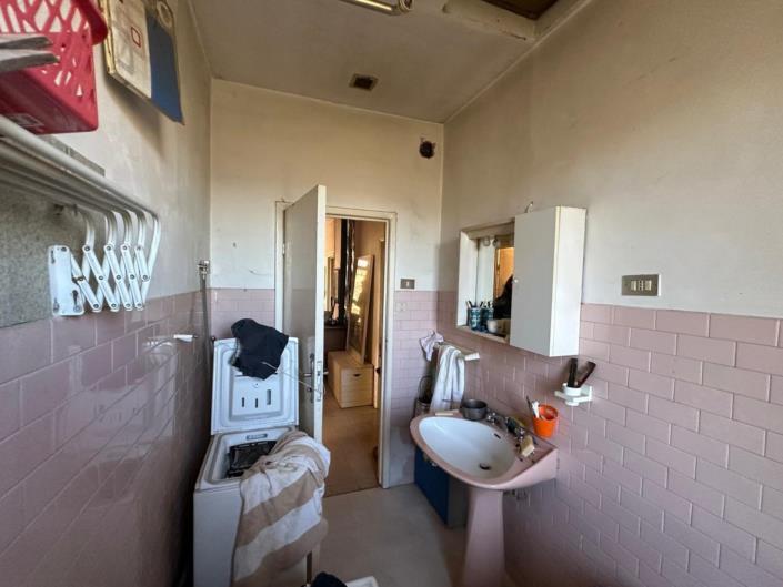 Image No.21-2 Bed Property for sale