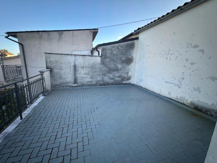 Image No.15-2 Bed Property for sale