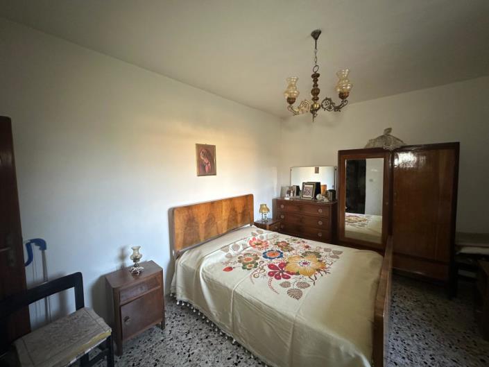 Image No.17-2 Bed Property for sale