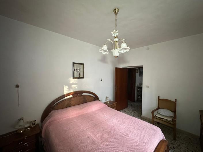 Image No.19-2 Bed Property for sale