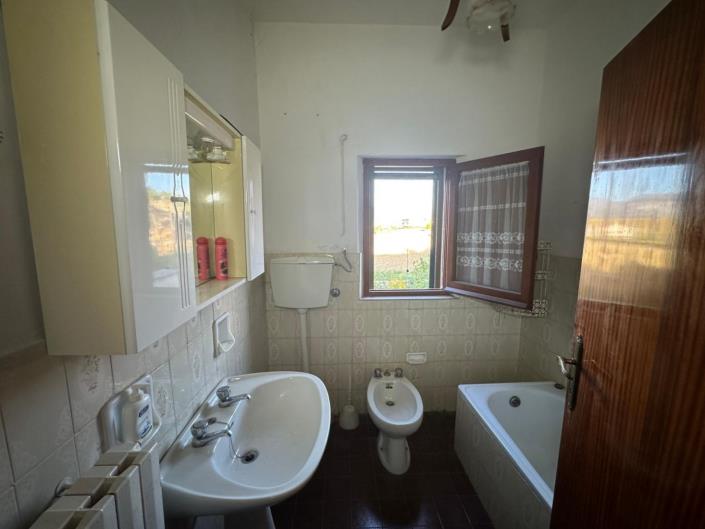 Image No.20-2 Bed Property for sale