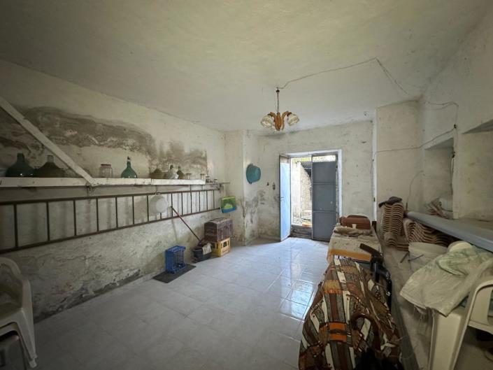 Image No.25-2 Bed Property for sale