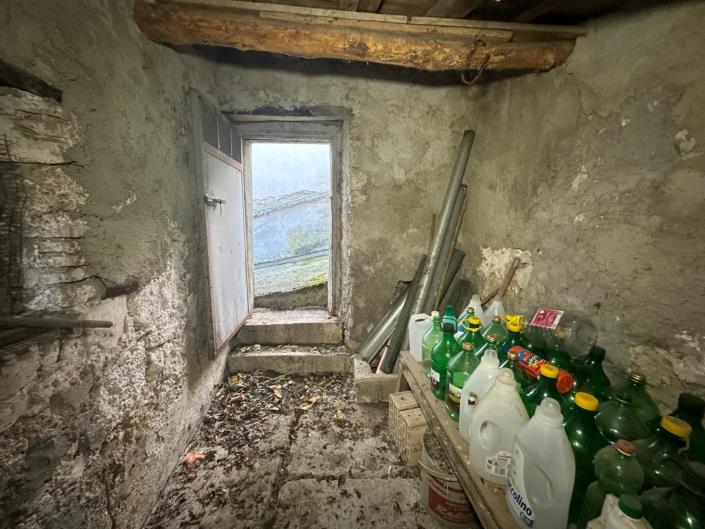 Image No.32-2 Bed Property for sale