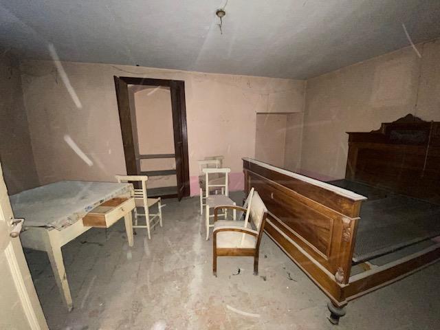 Image No.19-4 Bed Property for sale