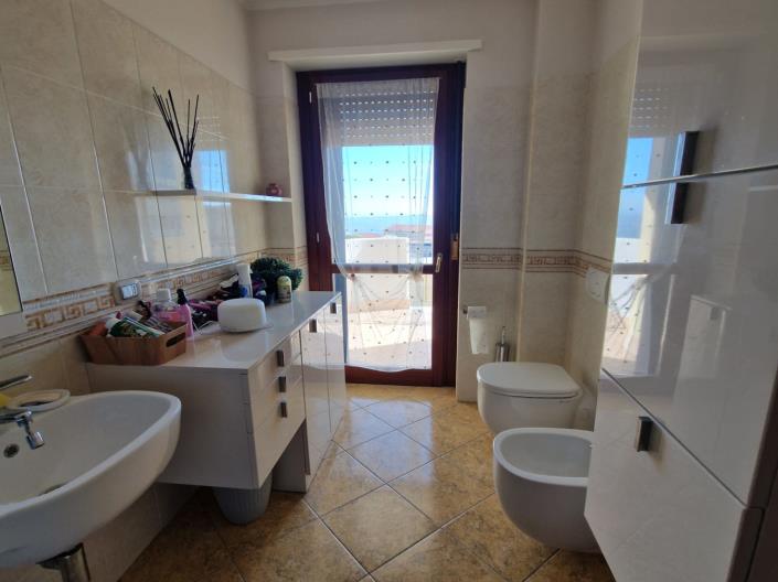 Image No.17-2 Bed Apartment for sale