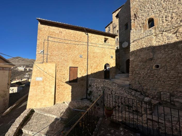 Image No.2-Propriété à vendre à L'Aquila