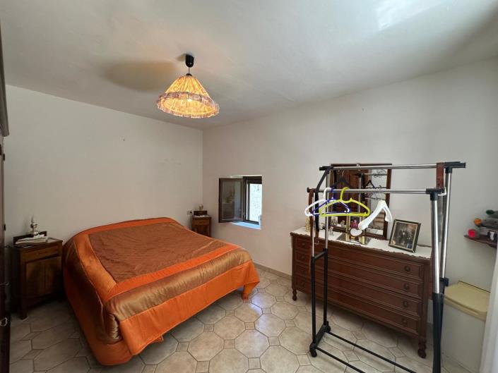 Image No.15-2 Bed Property for sale