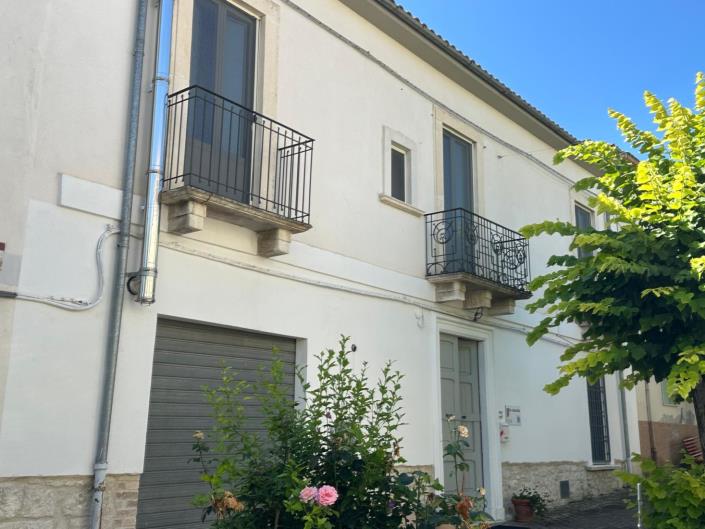 Image No.4-4 Bed Property for sale