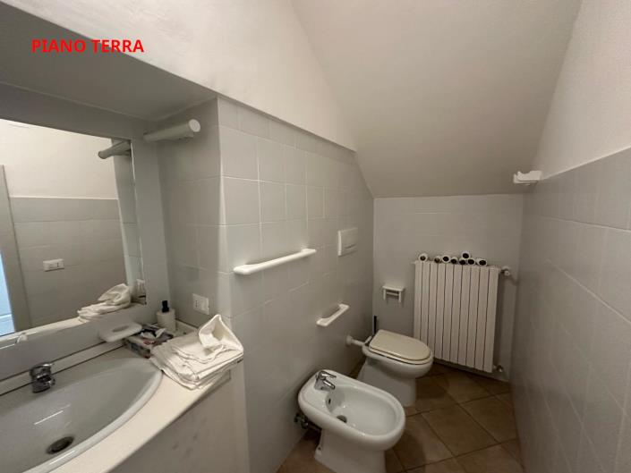 Image No.8-4 Bed Property for sale