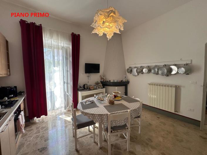 Image No.16-4 Bed Property for sale