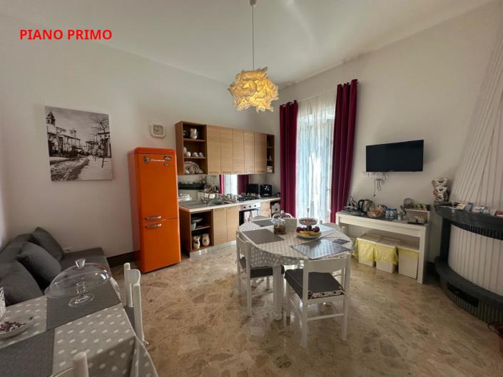 Image No.17-4 Bed Property for sale