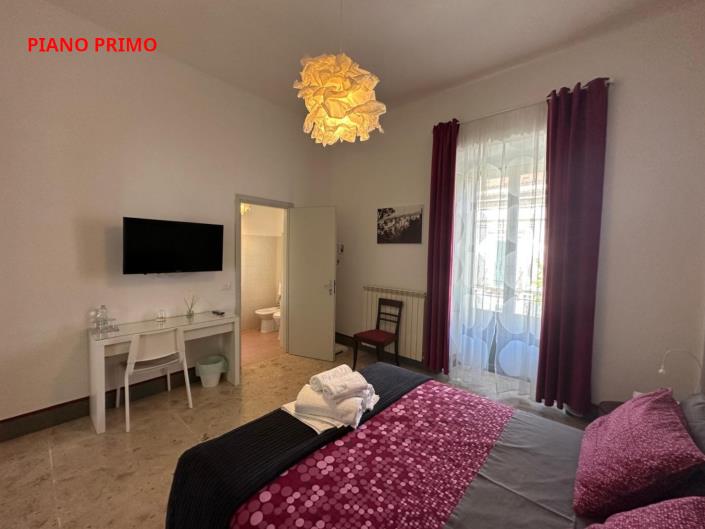 Image No.22-4 Bed Property for sale