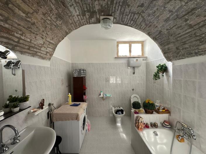 Image No.12-2 Bed Semi-Detached for sale