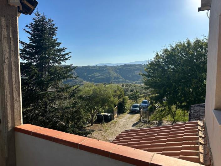 Image No.20-2 Bed Semi-Detached for sale