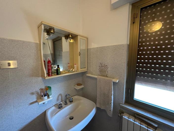 Image No.22-2 Bed Semi-Detached for sale