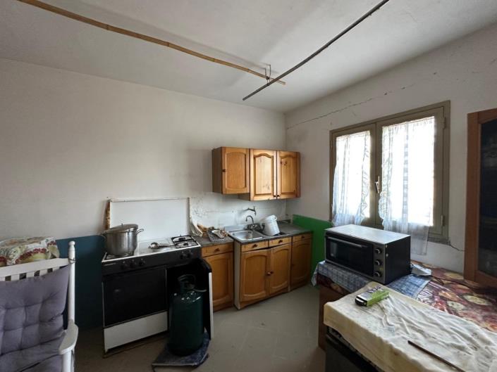 Image No.25-2 Bed Semi-Detached for sale