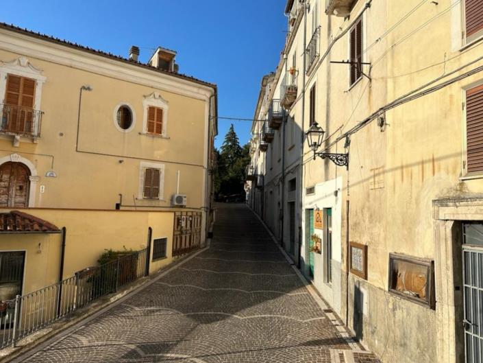 Image No.2-3 Bed Property for sale