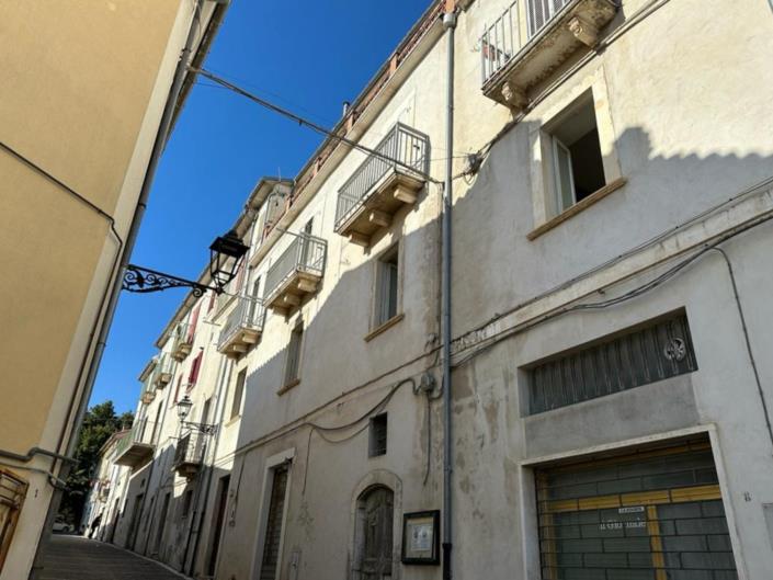 Image No.5-3 Bed Property for sale