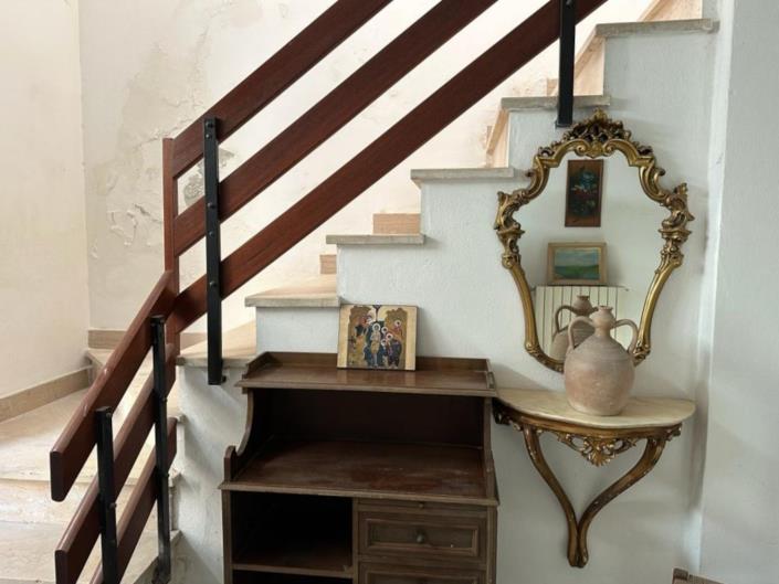 Image No.10-3 Bed Property for sale