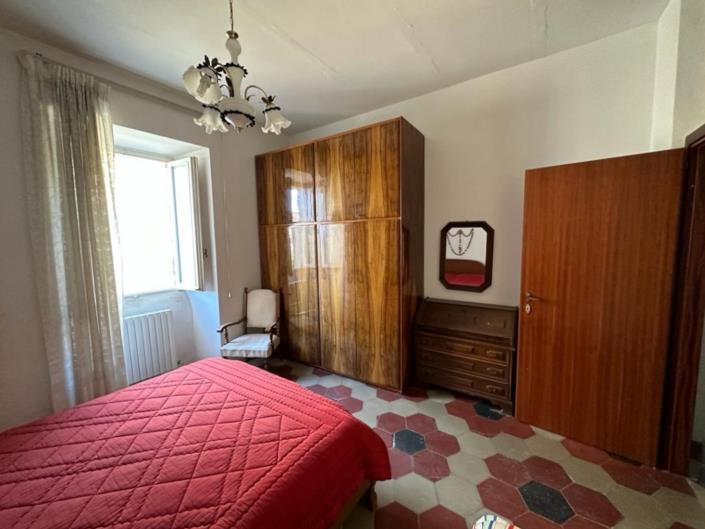 Image No.28-3 Bed Property for sale