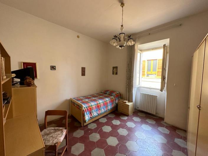 Image No.29-3 Bed Property for sale