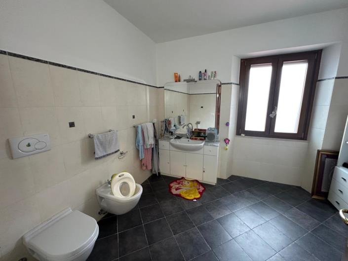 Image No.15-2 Bed Property for sale