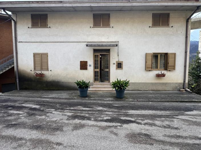 Image No.3-4 Bed Property for sale