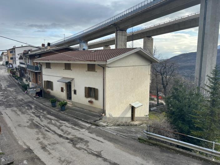 Image No.8-4 Bed Property for sale