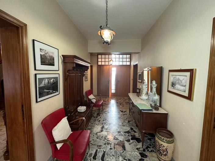 Image No.11-4 Bed Property for sale