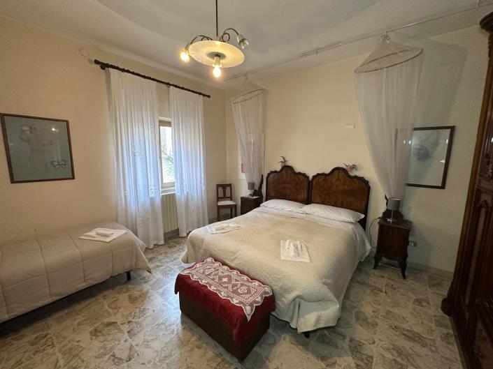 Image No.13-4 Bed Property for sale