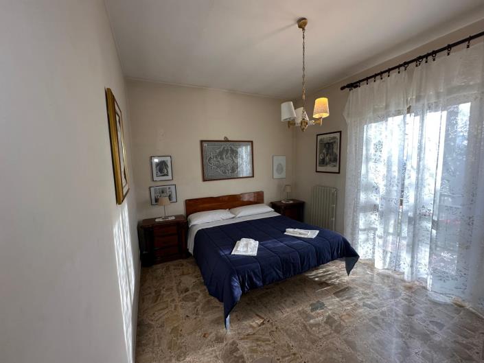 Image No.15-4 Bed Property for sale