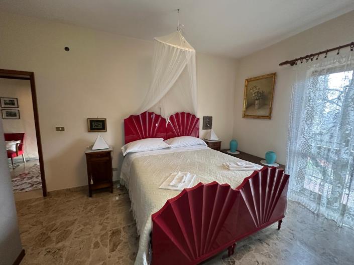 Image No.18-4 Bed Property for sale