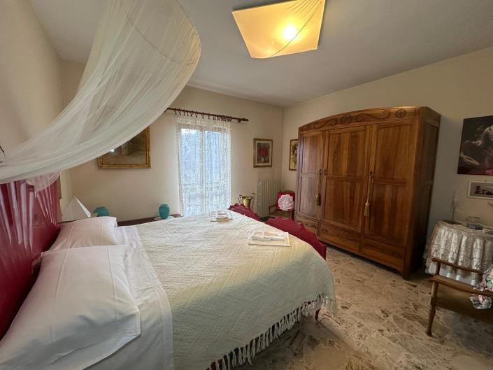 Image No.19-4 Bed Property for sale