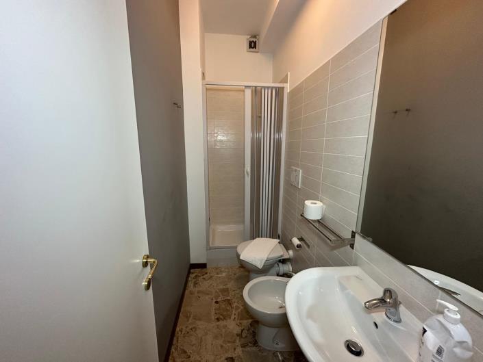 Image No.20-4 Bed Property for sale