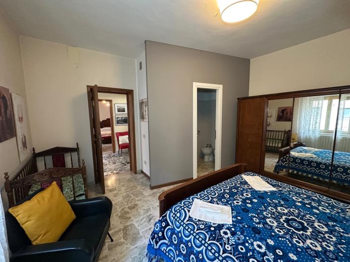 Image No.23-4 Bed Property for sale