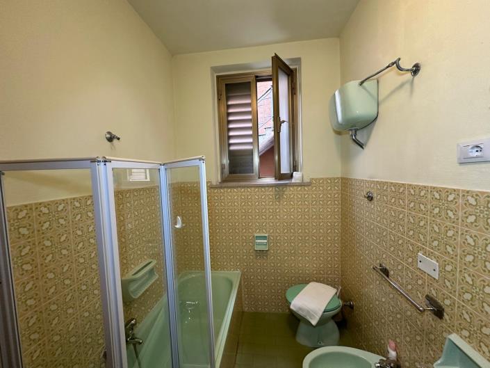 Image No.26-4 Bed Property for sale