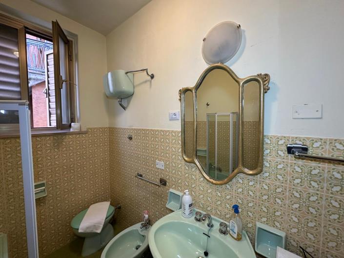 Image No.27-4 Bed Property for sale