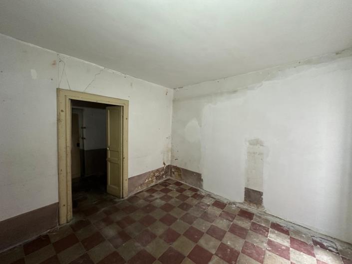 Image No.10-3 Bed Property for sale