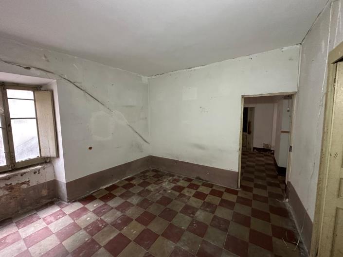 Image No.11-3 Bed Property for sale