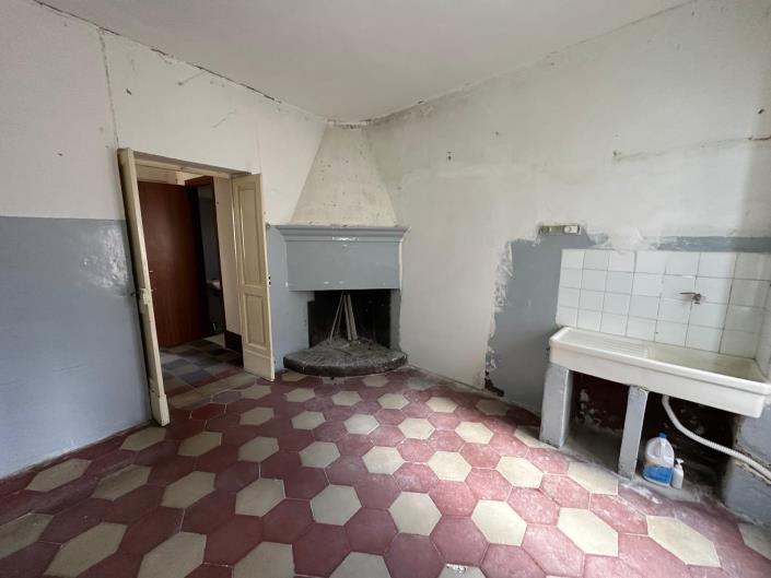 Image No.18-3 Bed Property for sale