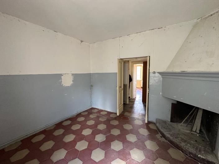 Image No.19-3 Bed Property for sale