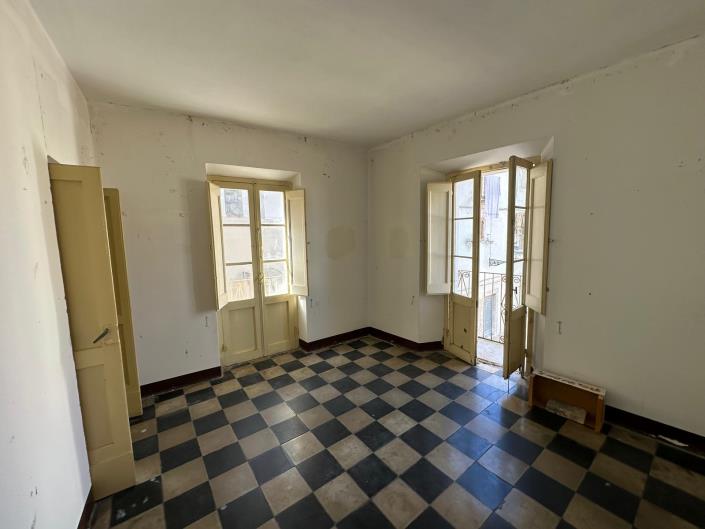 Image No.26-3 Bed Property for sale