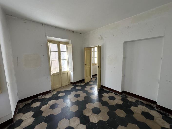 Image No.25-3 Bed Property for sale