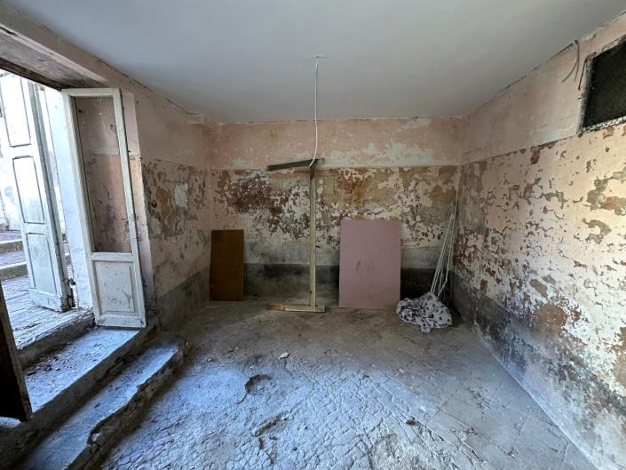 Image No.42-3 Bed Property for sale