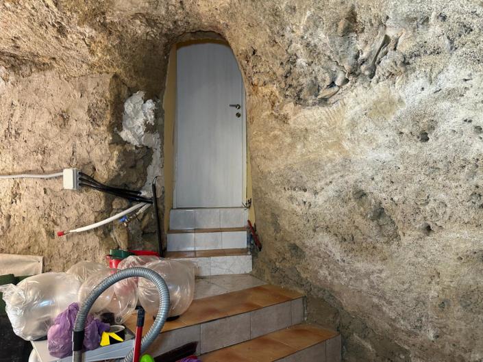 Image No.32-1 Bed Property for sale