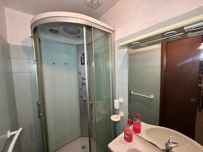 Image No.13-1 Bed Property for sale