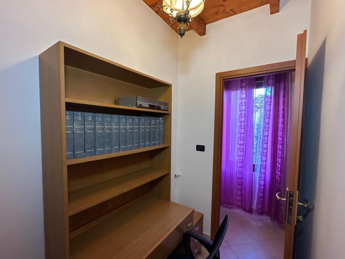 Image No.21-1 Bed Property for sale